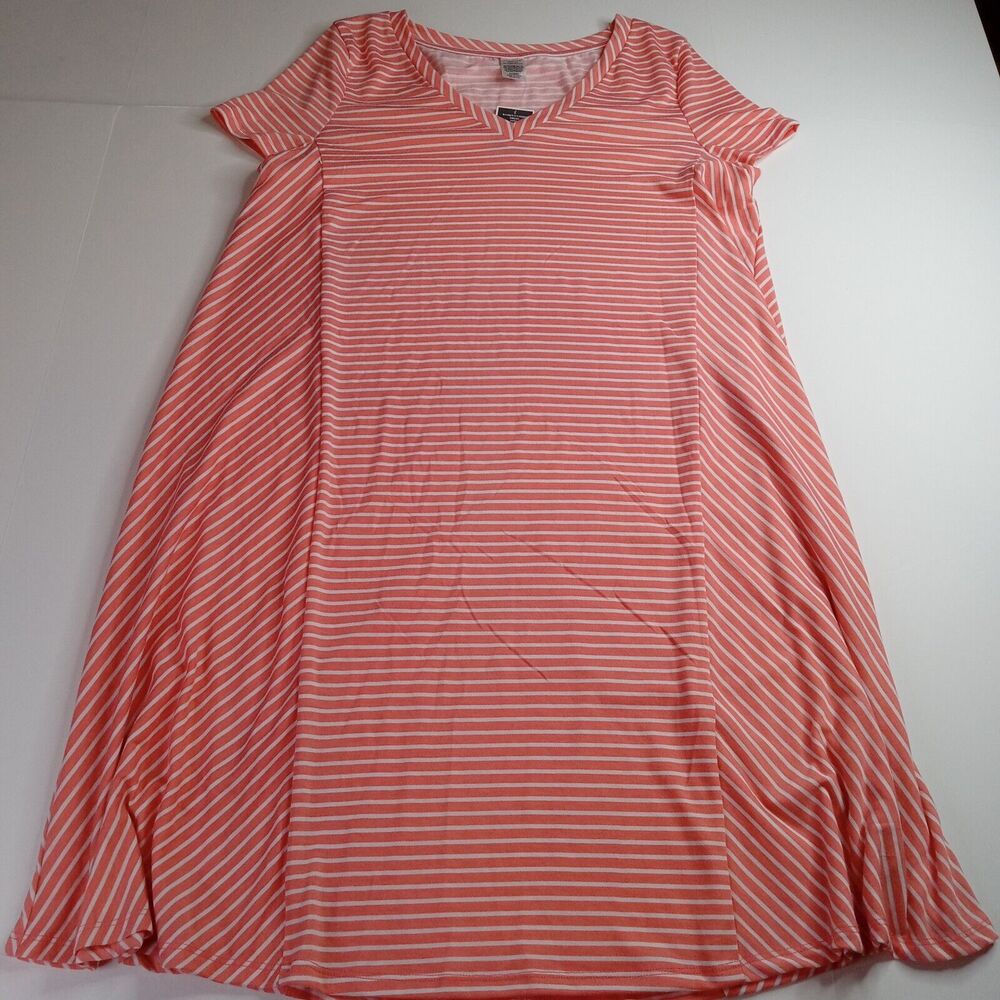West Loop Women’s‎ T-Shirt Dress